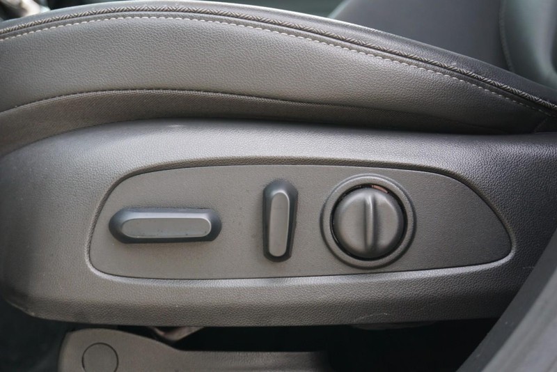 Buick Encore GX Vehicle Full-screen Gallery Image 22