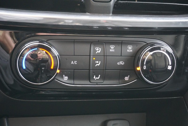 Buick Encore GX Vehicle Full-screen Gallery Image 39