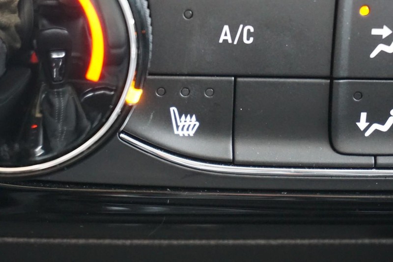 Buick Encore GX Vehicle Full-screen Gallery Image 40