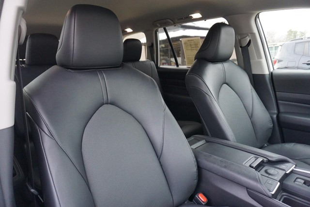 2025 Toyota Grand Highlander XLE FWD image 30