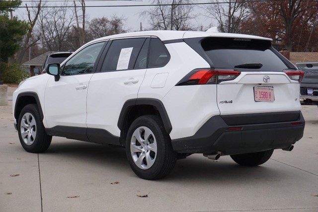 2025 Toyota RAV4 LE photo 4