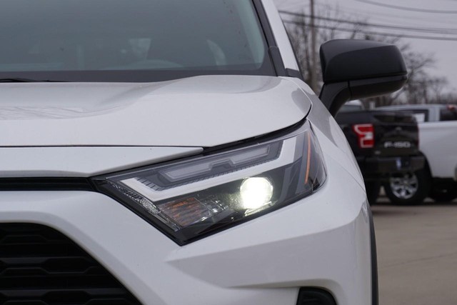 2025 Toyota RAV4 LE FWD image 10