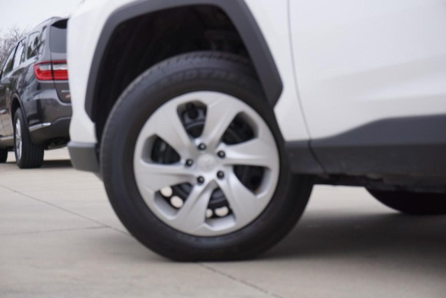 2025 Toyota RAV4 LE FWD image 14