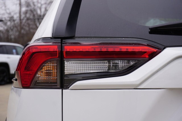 2025 Toyota RAV4 LE FWD image 16