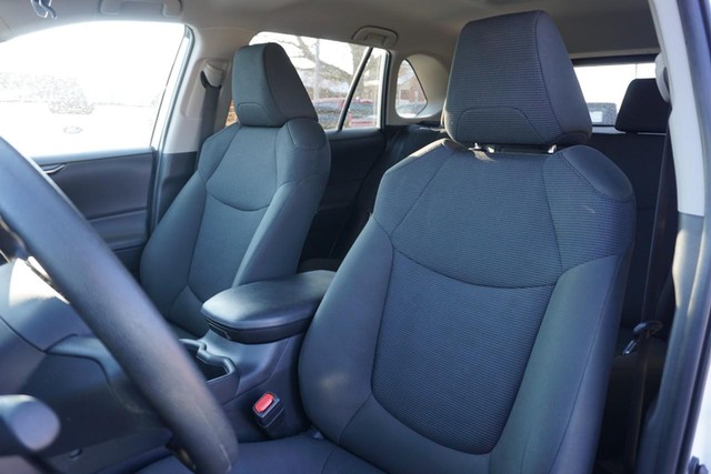 2025 Toyota RAV4 LE FWD image 22