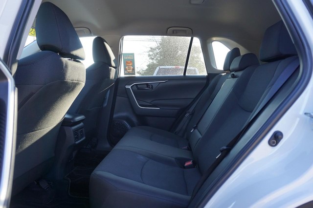 2025 Toyota RAV4 LE FWD image 23
