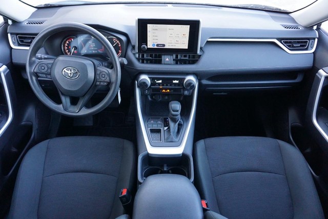 2025 Toyota RAV4 LE FWD image 29