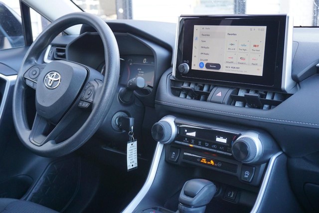 2025 Toyota RAV4 LE FWD image 32