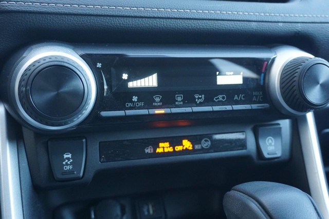 2025 Toyota RAV4 LE FWD image 39