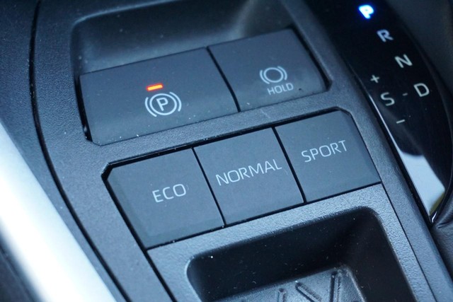 2025 Toyota RAV4 LE FWD image 41