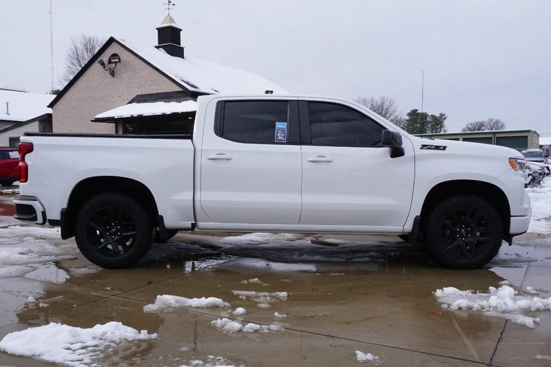 Chevrolet Silverado 1500 Vehicle Full-screen Gallery Image 02