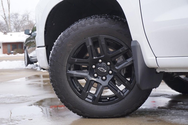 Chevrolet Silverado 1500 Vehicle Full-screen Gallery Image 15