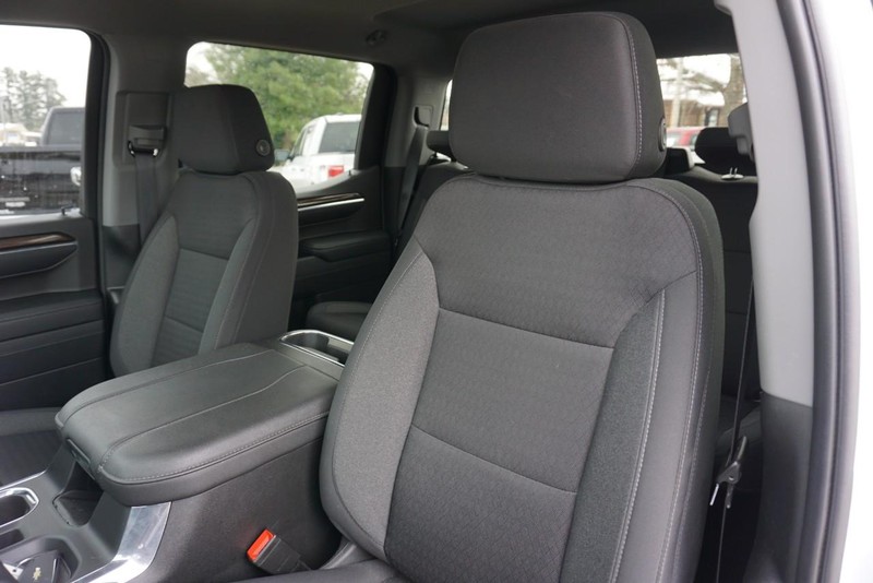 Chevrolet Silverado 1500 Vehicle Full-screen Gallery Image 26