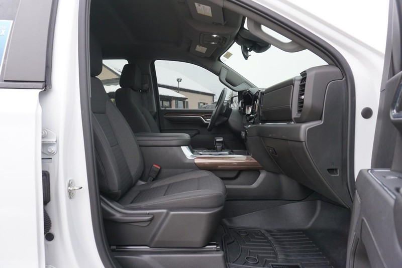 Chevrolet Silverado 1500 Vehicle Full-screen Gallery Image 31