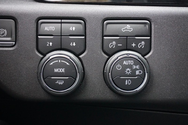 Chevrolet Silverado 1500 Vehicle Full-screen Gallery Image 40