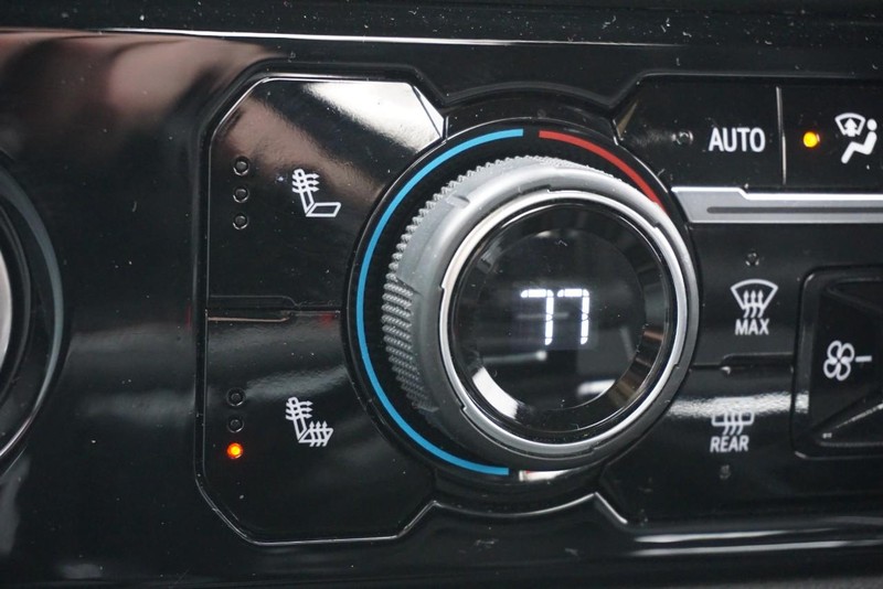 Chevrolet Silverado 1500 Vehicle Full-screen Gallery Image 45