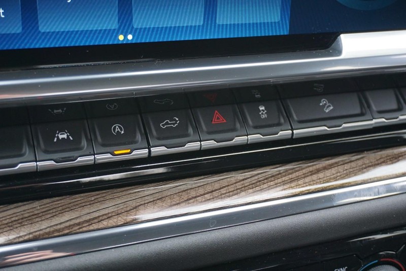 Chevrolet Silverado 1500 Vehicle Full-screen Gallery Image 46