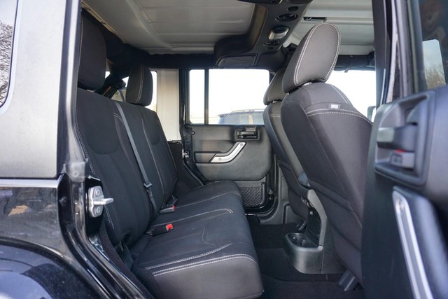 2018 Jeep Wrangler JK Unlimited Sahara 4x4 image 28