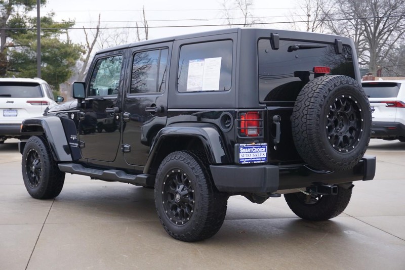 Jeep Wrangler JK Unlimited Vehicle Full-screen Gallery Image 05