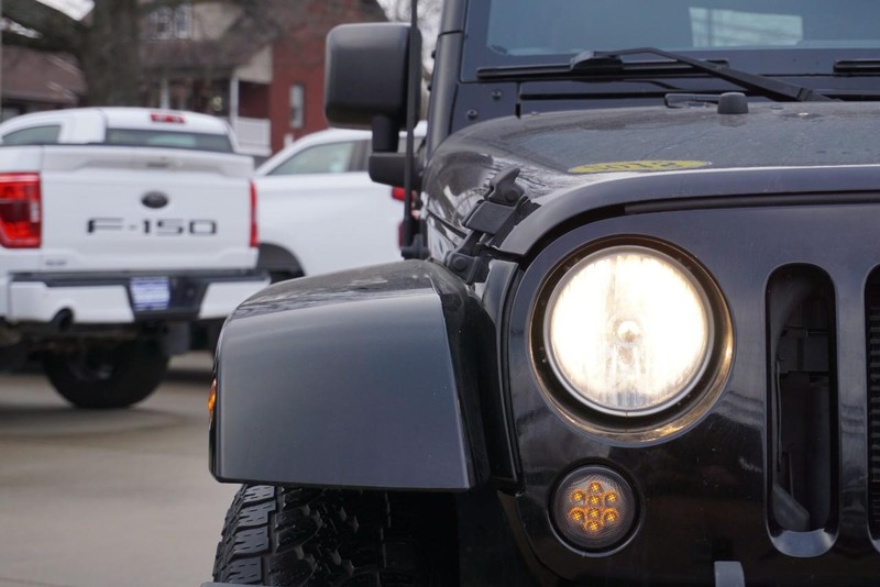 Jeep Wrangler JK Unlimited Vehicle Full-screen Gallery Image 09