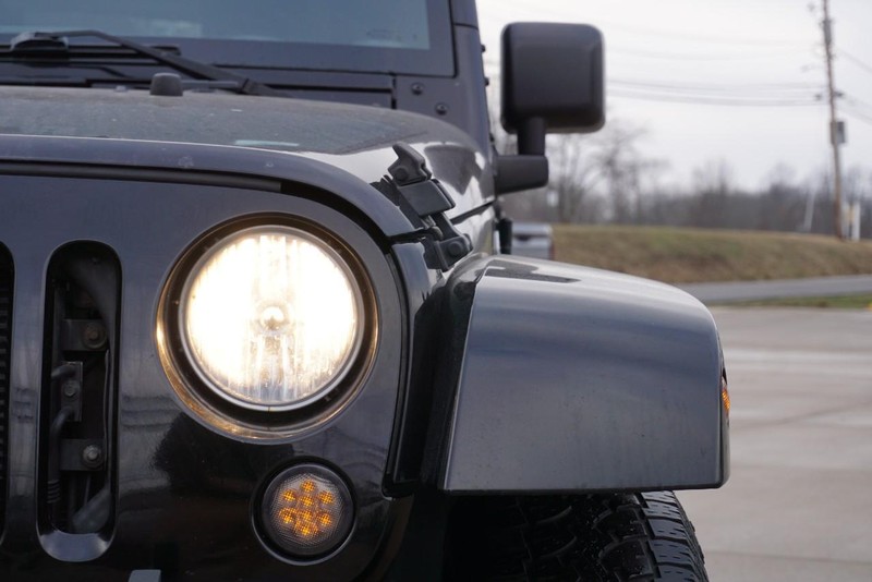 Jeep Wrangler JK Unlimited Vehicle Full-screen Gallery Image 10