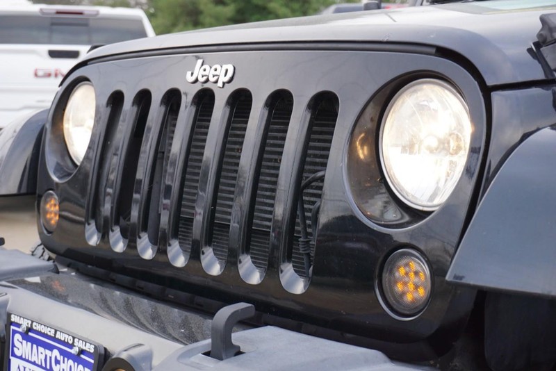 Jeep Wrangler JK Unlimited Vehicle Full-screen Gallery Image 12