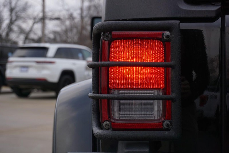 Jeep Wrangler JK Unlimited Vehicle Full-screen Gallery Image 21
