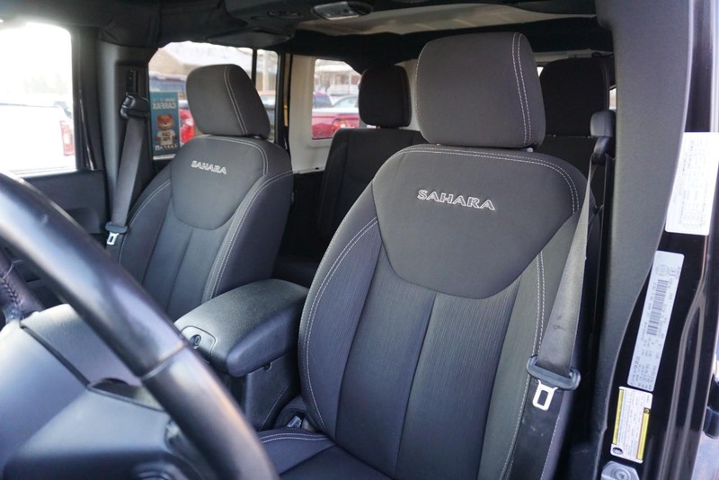 Jeep Wrangler JK Unlimited Vehicle Full-screen Gallery Image 26