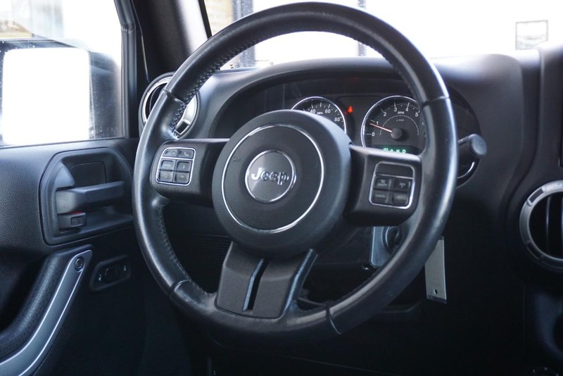 Jeep Wrangler JK Unlimited Vehicle Full-screen Gallery Image 35