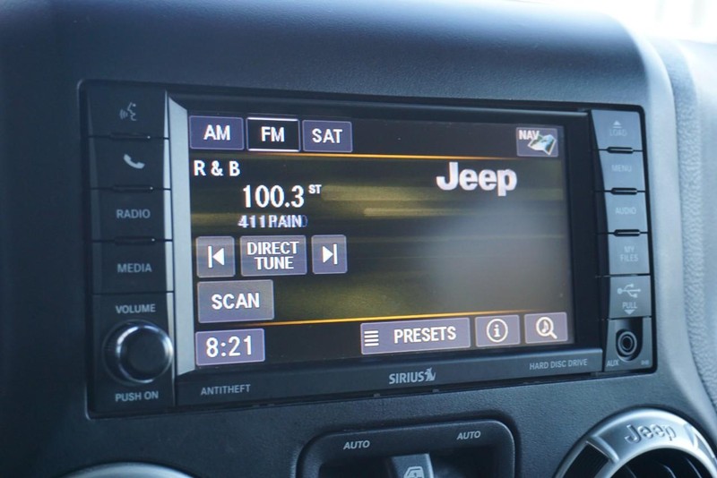 Jeep Wrangler JK Unlimited Vehicle Full-screen Gallery Image 43