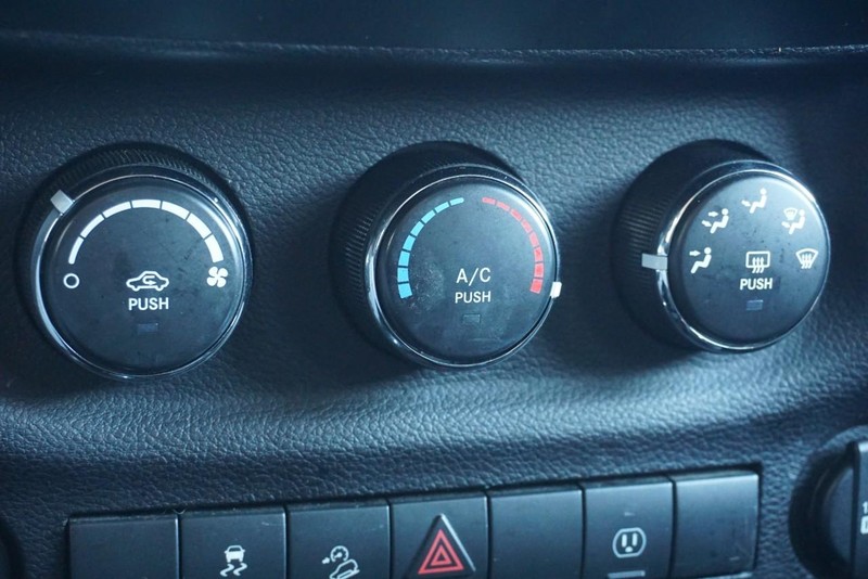 Jeep Wrangler JK Unlimited Vehicle Full-screen Gallery Image 45