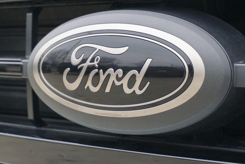 Ford F-150 Vehicle Full-screen Gallery Image 11