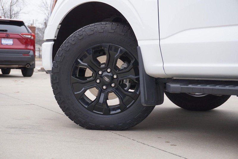 Ford F-150 Vehicle Full-screen Gallery Image 17