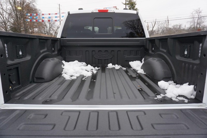 Ford F-150 Vehicle Full-screen Gallery Image 24
