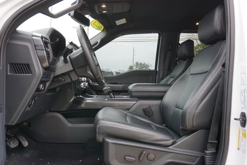 Ford F-150 Vehicle Full-screen Gallery Image 26