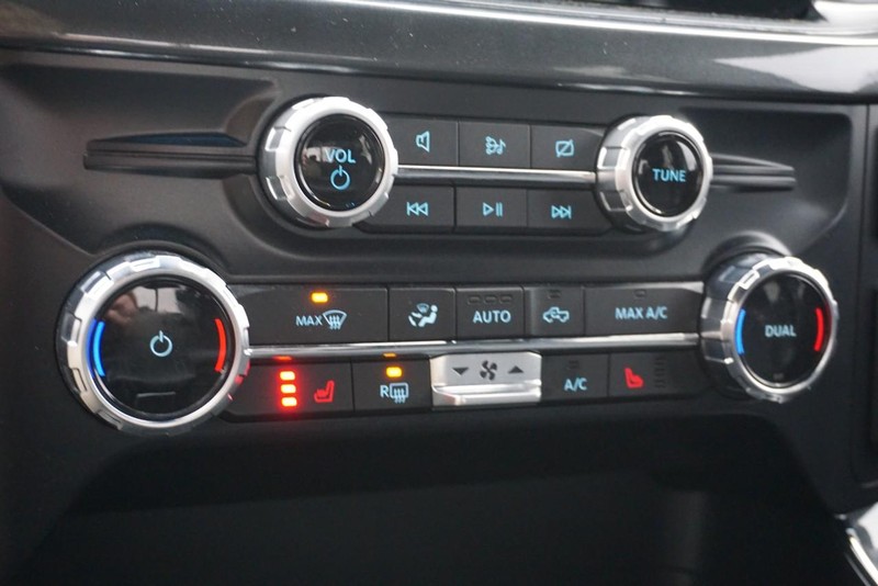 Ford F-150 Vehicle Full-screen Gallery Image 46