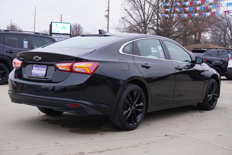 Chevrolet Malibu Vehicle Full-screen Gallery Image 03