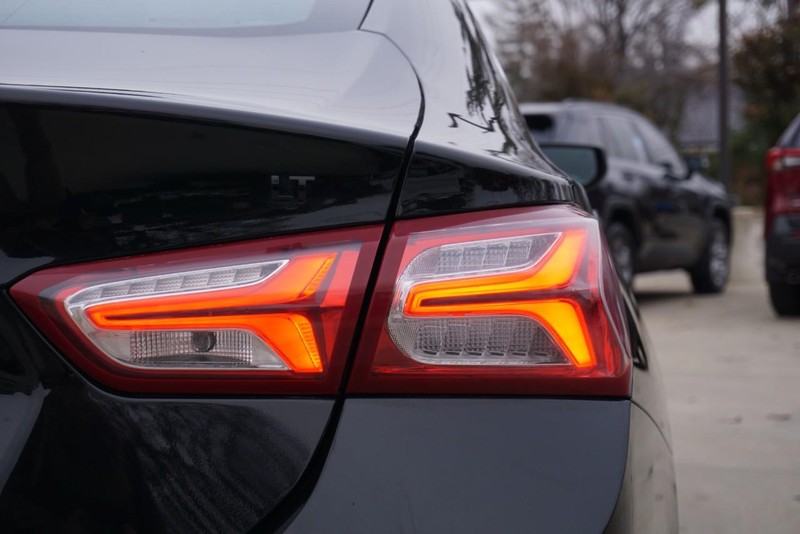 Chevrolet Malibu Vehicle Full-screen Gallery Image 16