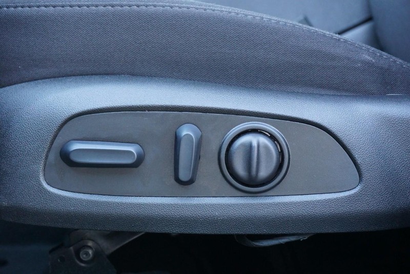 Chevrolet Malibu Vehicle Full-screen Gallery Image 22