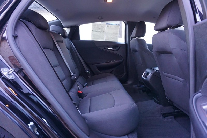 Chevrolet Malibu Vehicle Full-screen Gallery Image 25