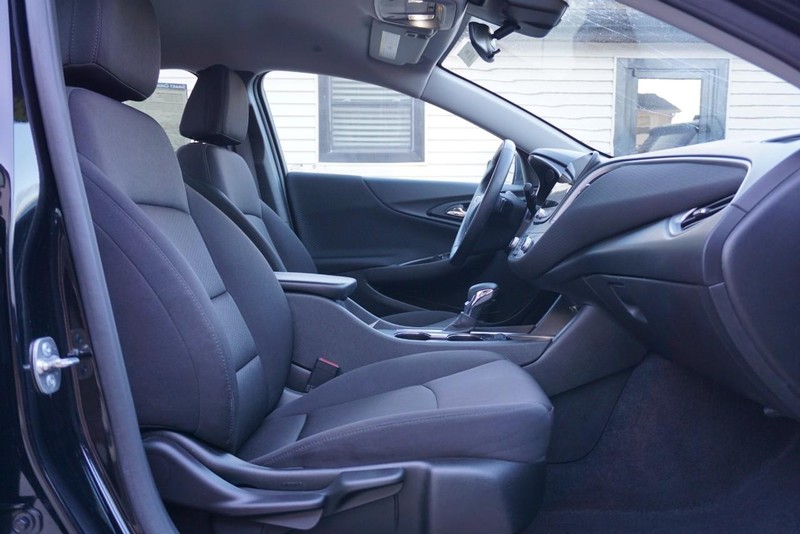 Chevrolet Malibu Vehicle Full-screen Gallery Image 27