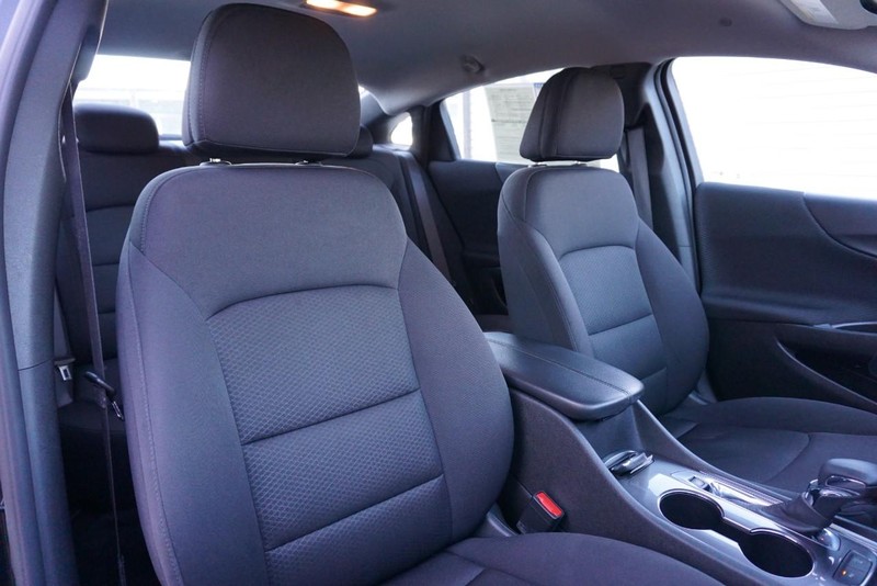 Chevrolet Malibu Vehicle Full-screen Gallery Image 28