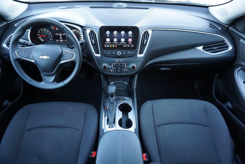 Chevrolet Malibu Vehicle Full-screen Gallery Image 29