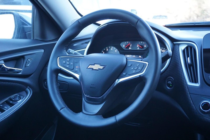 Chevrolet Malibu Vehicle Full-screen Gallery Image 30