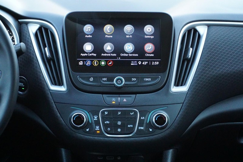 Chevrolet Malibu Vehicle Full-screen Gallery Image 31