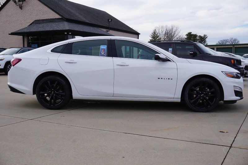 Chevrolet Malibu Vehicle Full-screen Gallery Image 02