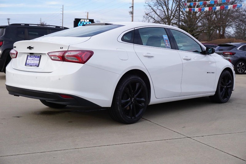 Chevrolet Malibu Vehicle Full-screen Gallery Image 03