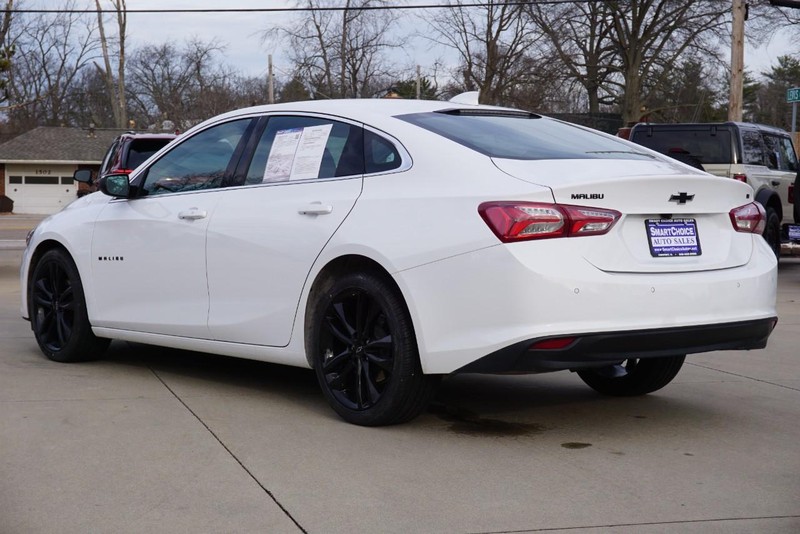Chevrolet Malibu Vehicle Full-screen Gallery Image 05