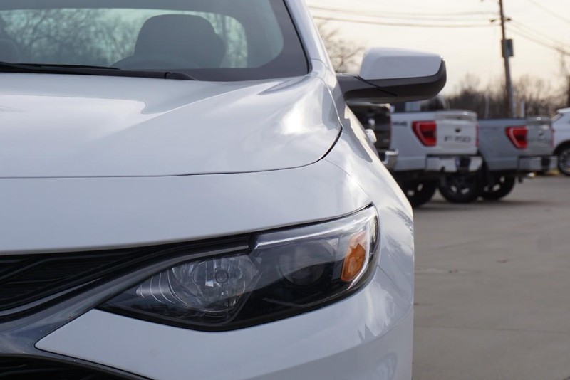 Chevrolet Malibu Vehicle Full-screen Gallery Image 10