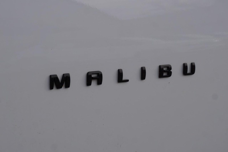Chevrolet Malibu Vehicle Full-screen Gallery Image 11
